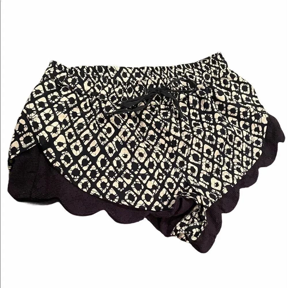 Indigo Rein Navy/White  Printed Shorts Sz Small